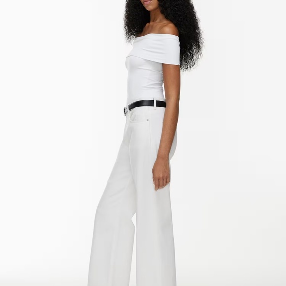 Aritzia Contour Off-Shoulder Sleeveless Hip Top – White (XS) - Picture 7 of 9